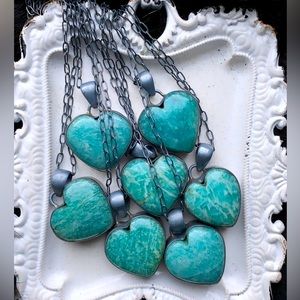 NWOT Amazonite heart necklace
